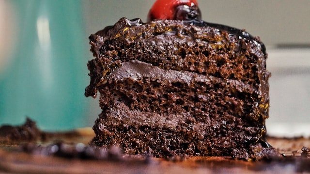 torta-cokolada-poslastica-2022